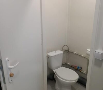 WC W Kontenerze Biurowym WC w kontenerze sanitarnym